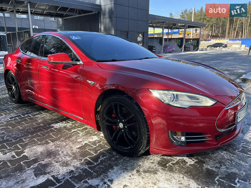 Tesla Model s (2015)