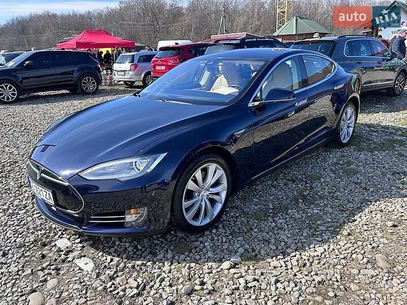 Tesla Model s (2015)