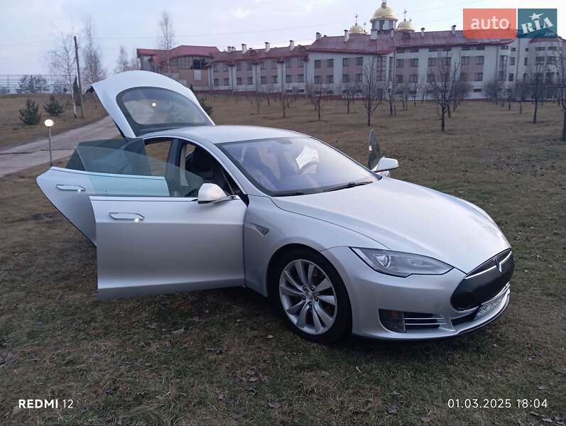 Tesla Model s (2013)