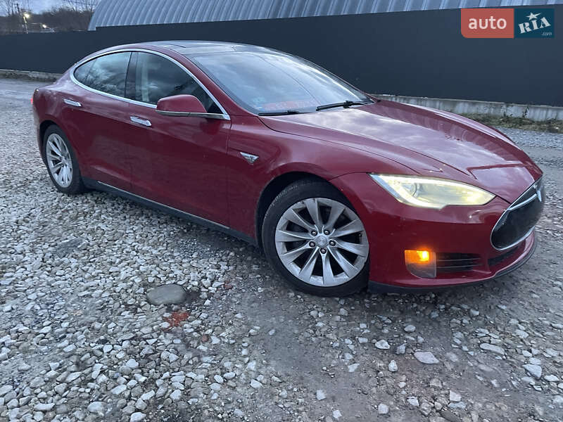 Tesla Model s (2016)