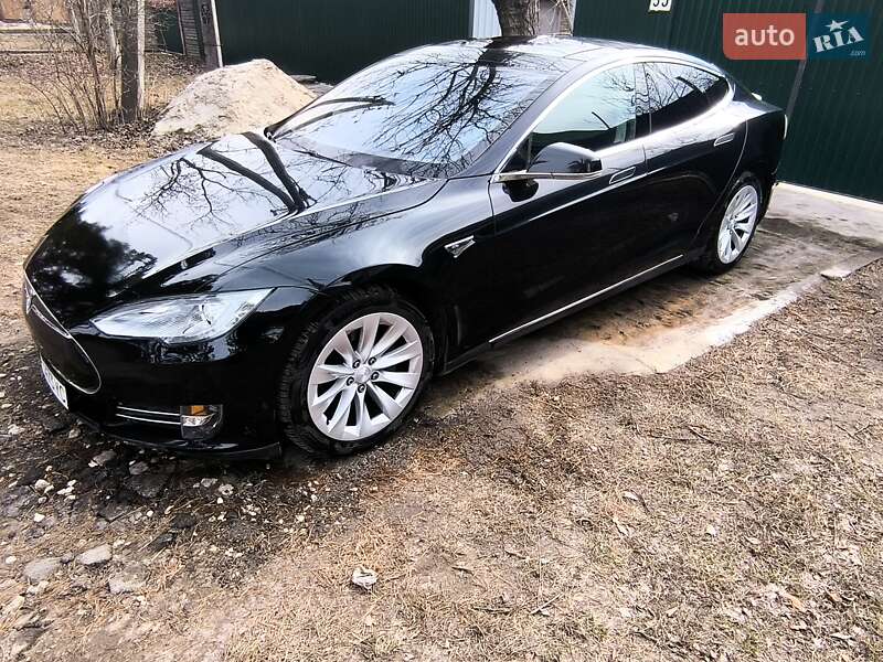 Tesla Model s (2013)