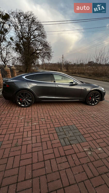Tesla Model s (2020)