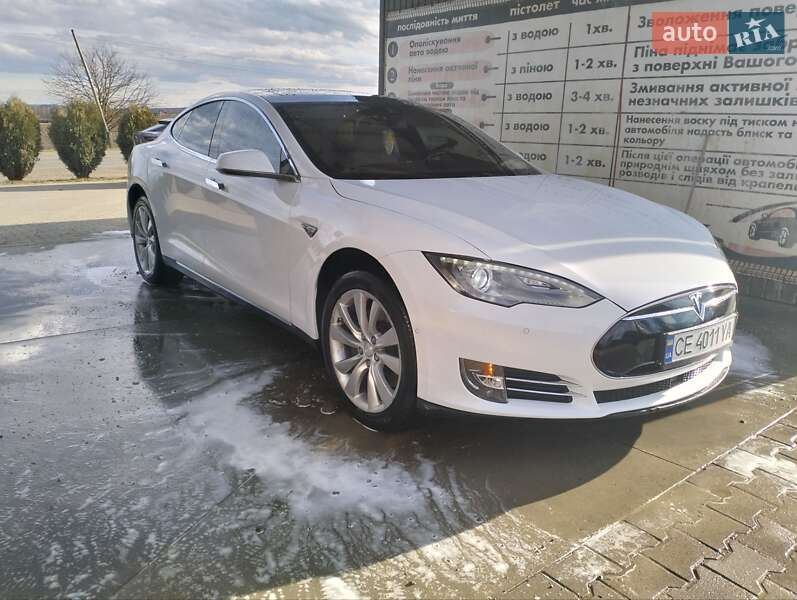 Tesla Model s (2016)