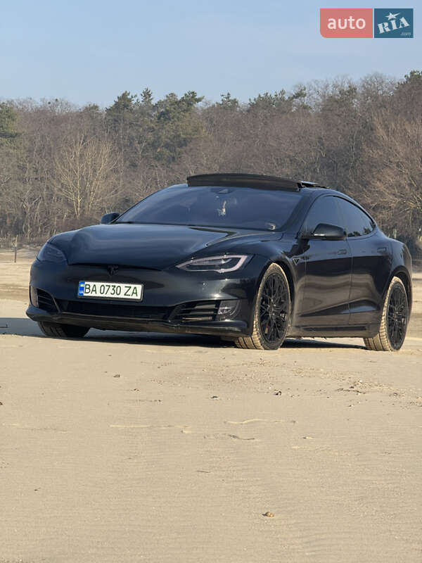 Tesla Model s (2016)