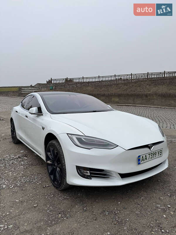 Tesla Model s (2020)