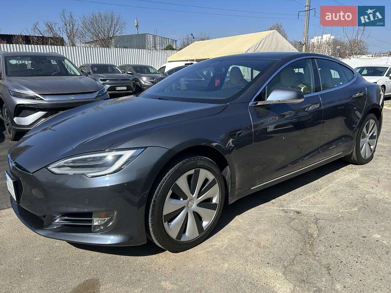 Tesla Model s (2020)
