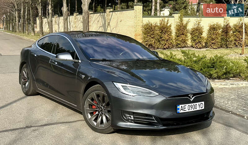 Tesla Model s (2018)