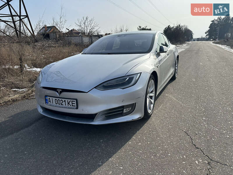 Tesla Model s (2016)