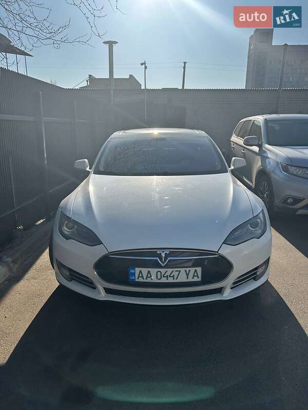 Tesla Model s (2013)