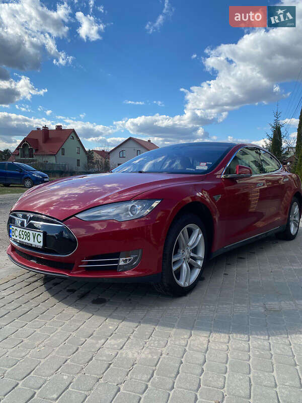 Tesla Model s (2014)