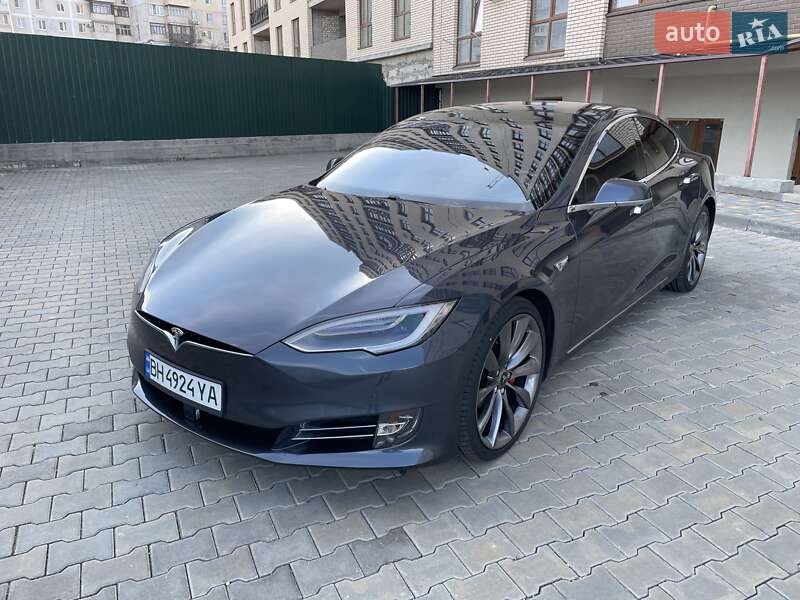 Tesla Model s (2015)