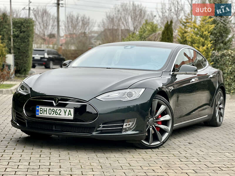 Tesla Model s (2014)