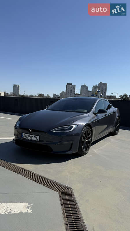 Tesla Model s (2021)