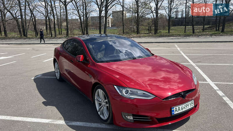 Tesla Model s (2016)