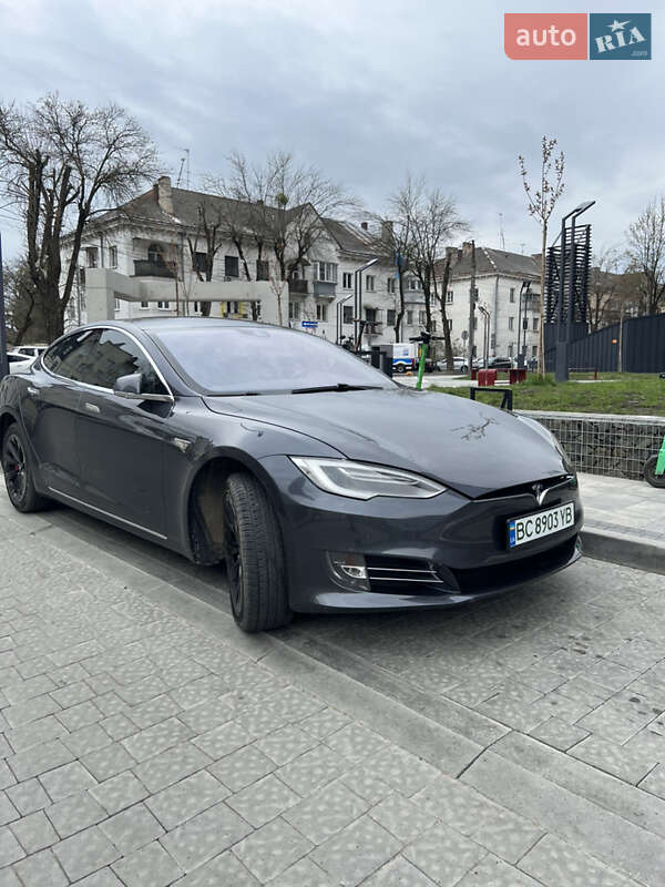 Tesla Model s (2016)