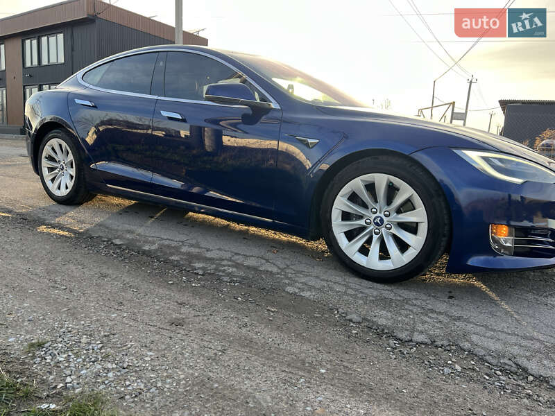 Tesla Model s (2017)