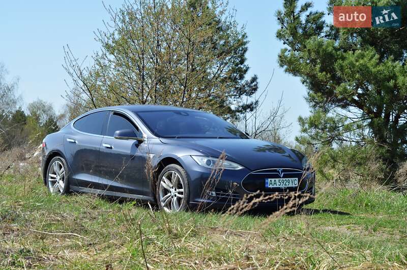 Tesla Model s (2014)