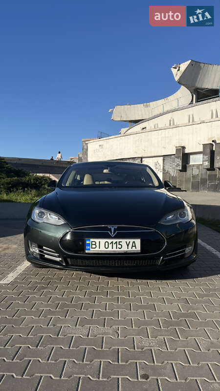 Tesla Model s (2014)