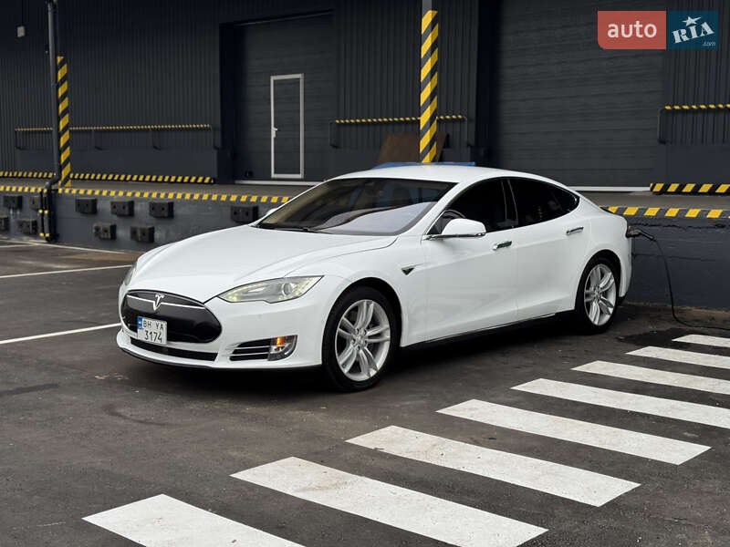 Tesla Model s (2014)