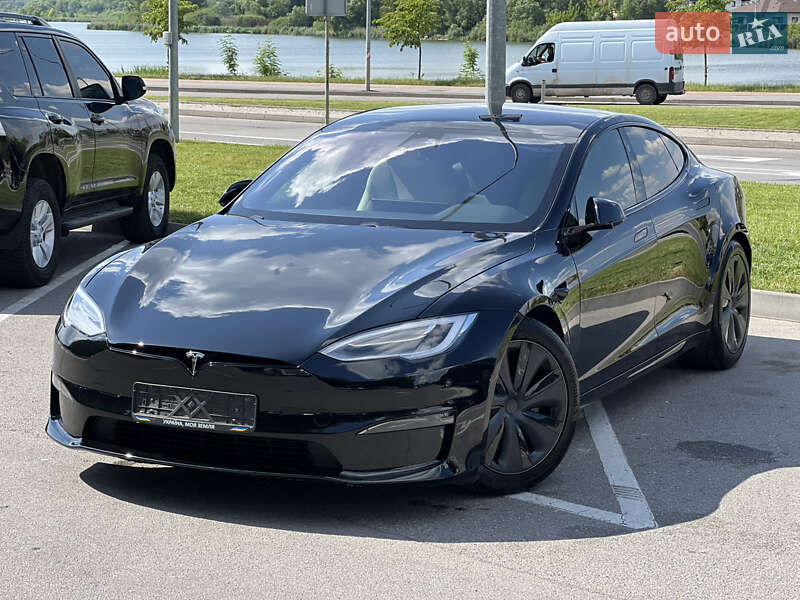 Tesla Model s (2021)