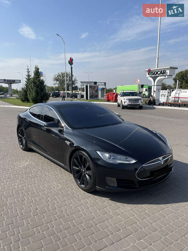 Tesla Model s (2015)