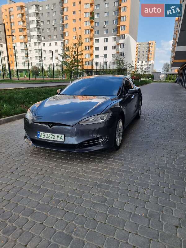 Tesla Model s (2015)