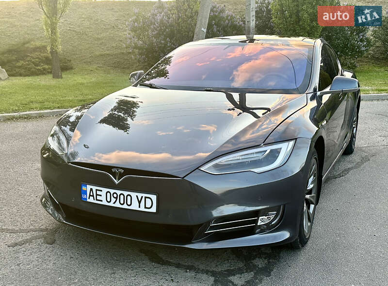 Tesla Model s (2018)
