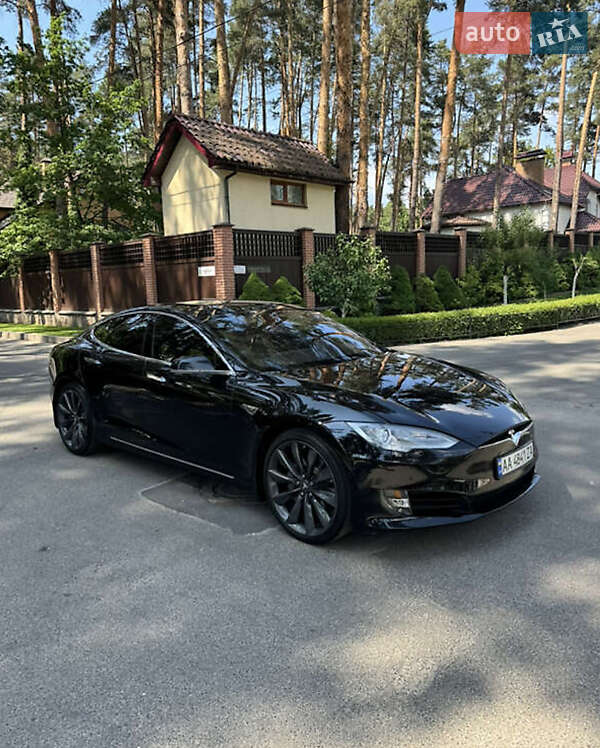 Tesla Model s (2016)