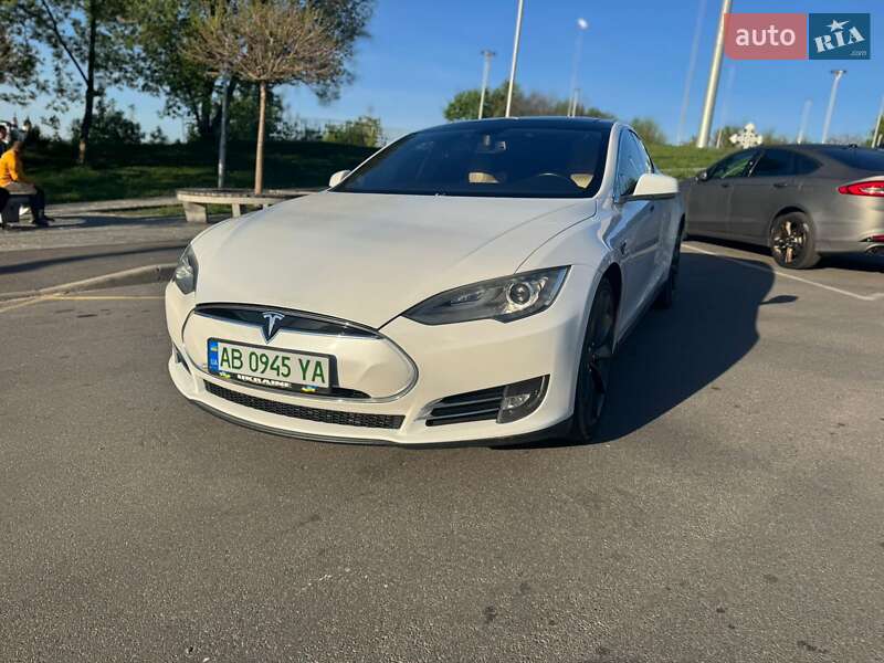 Tesla Model s (2013)