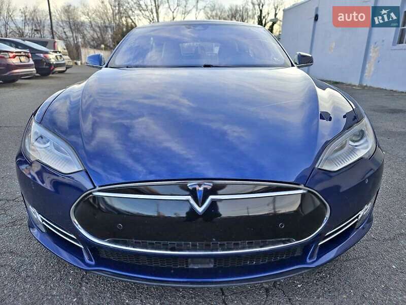 Tesla Model s (2014)