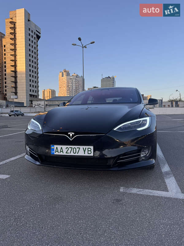 Tesla Model s (2018)