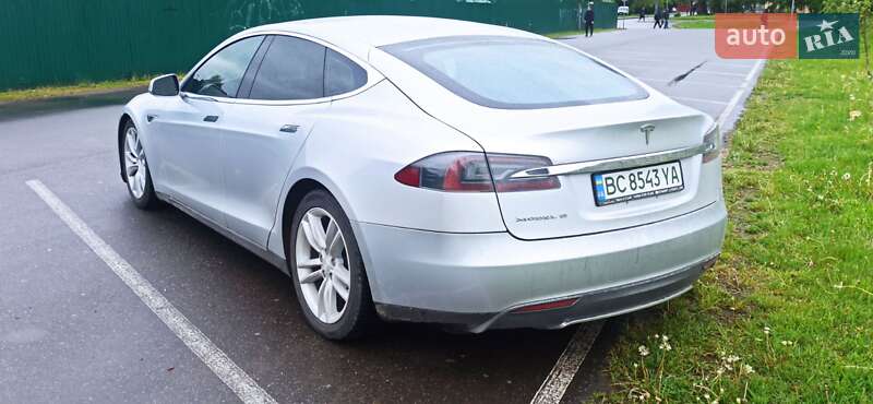 Tesla Model s (2013)