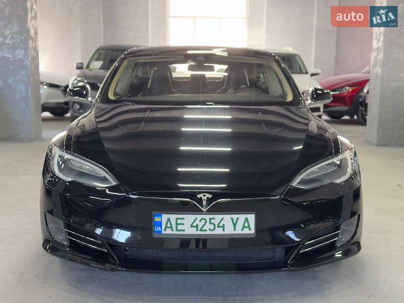 Tesla Model s (2016)