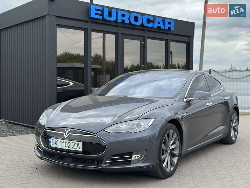 Tesla Model s (2015)