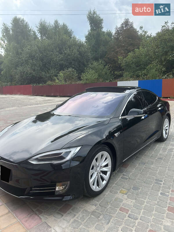 Tesla Model s (2017)