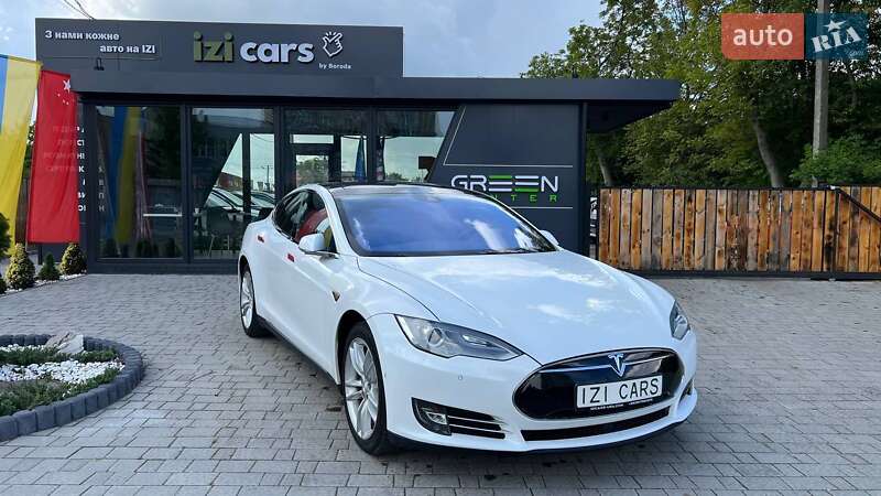 Tesla Model s (2016)
