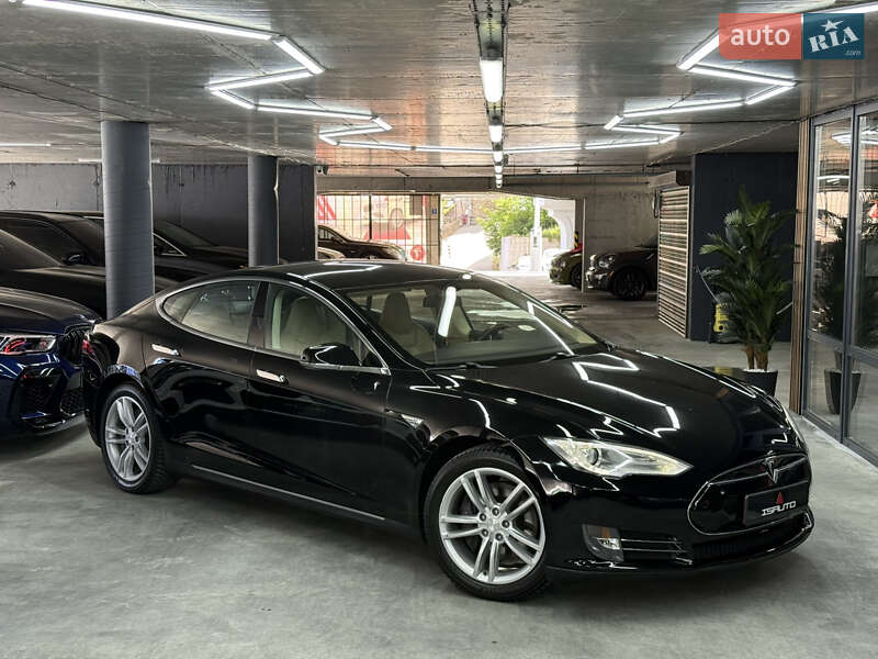 Tesla Model s (2013)