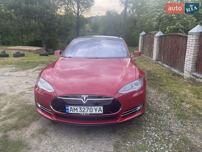 Tesla Model s (2014)
