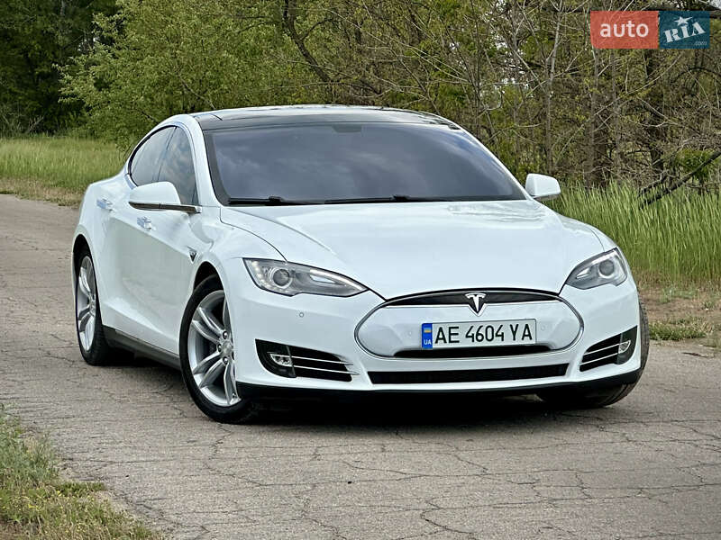 Tesla Model s (2013)