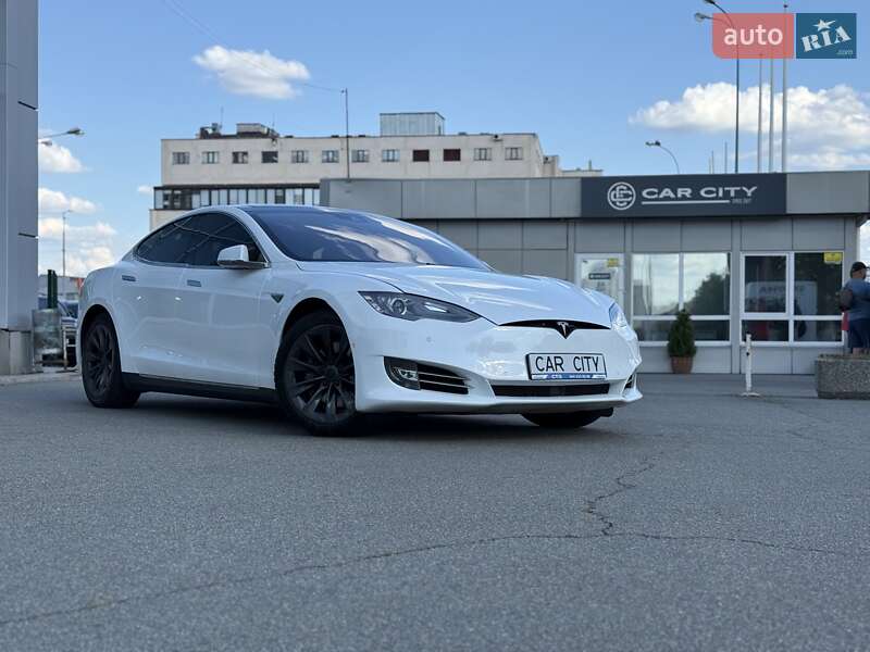 Tesla Model s (2016)