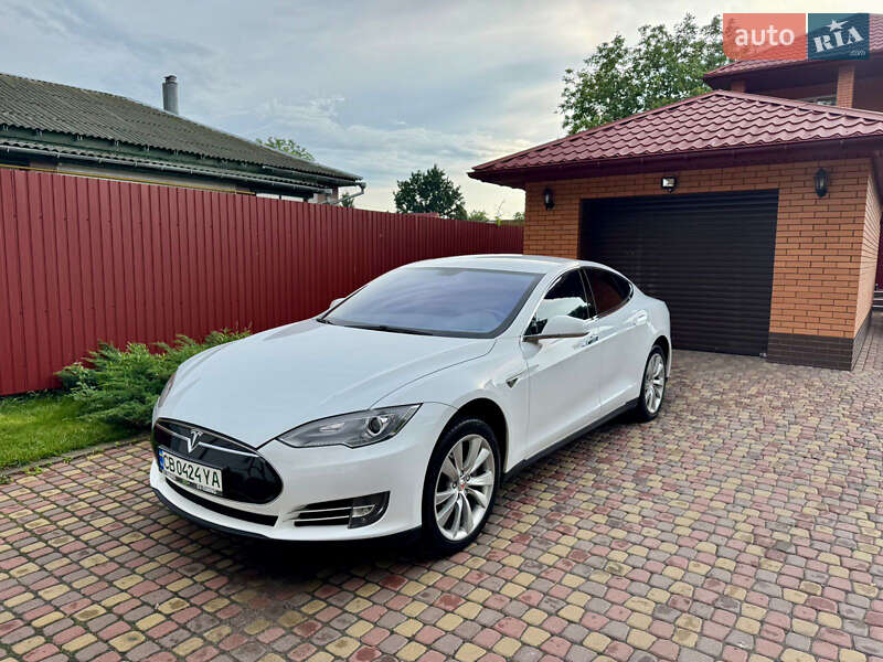 Tesla Model s (2014)
