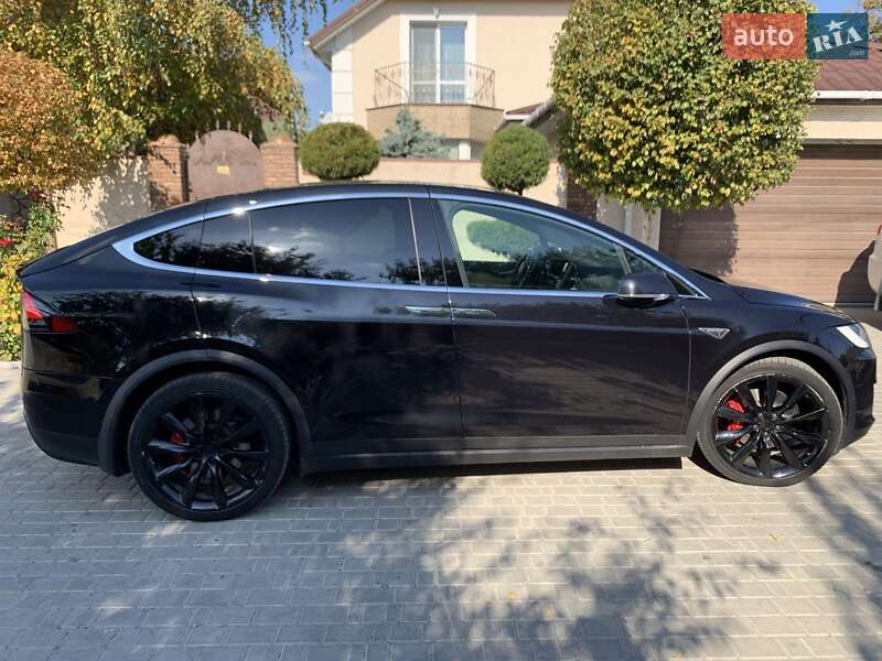 Tesla Model x (2015)
