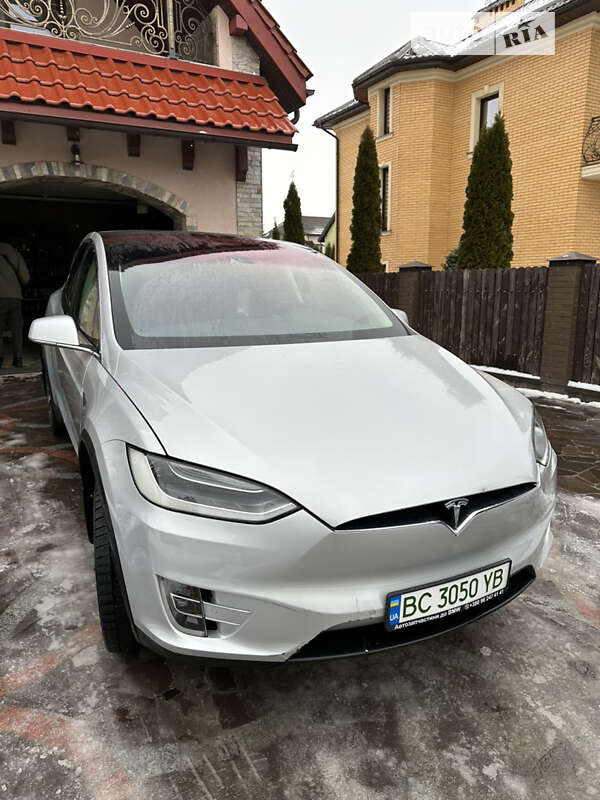 Tesla Model x (2016)