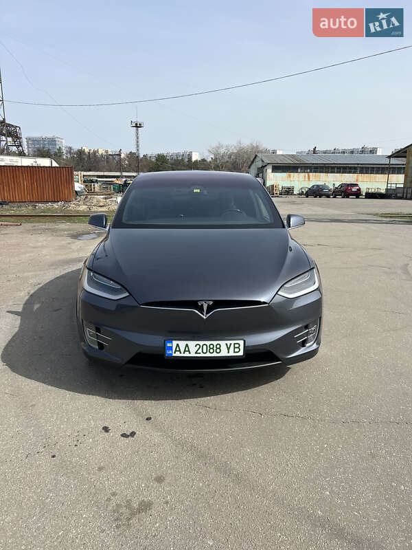 Tesla Model x (2018)