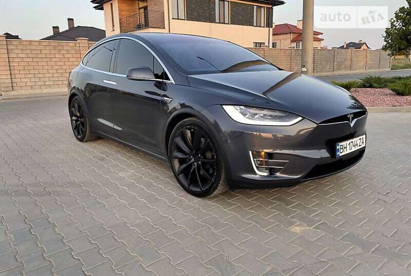 Tesla Model x (2016)