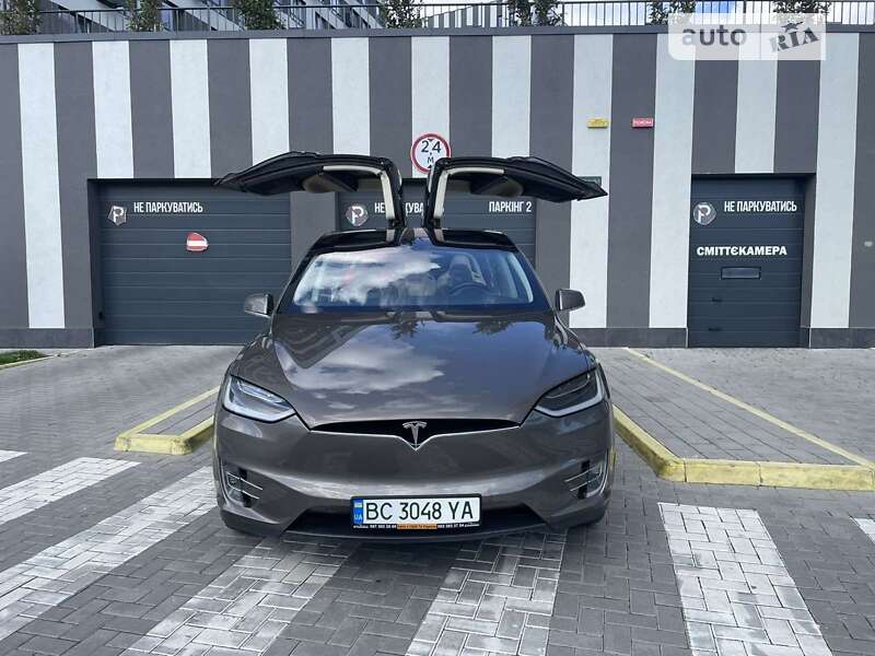 Tesla Model x (2016)