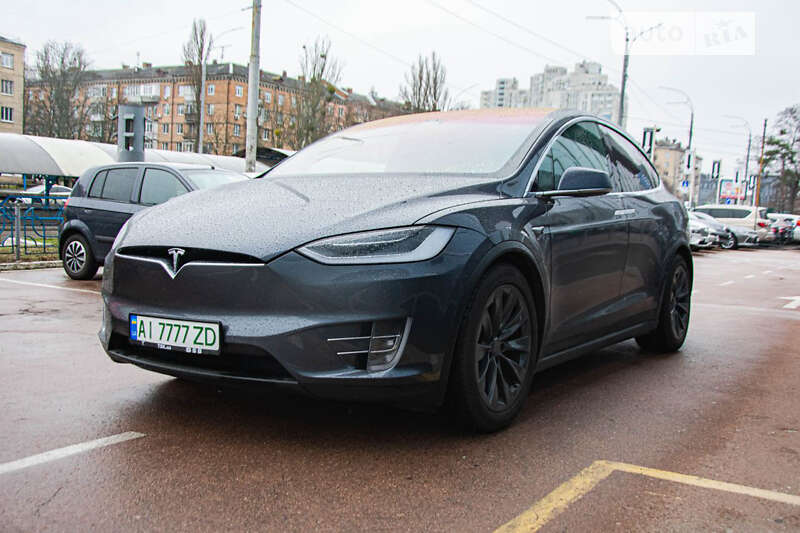 Tesla Model x (2019)