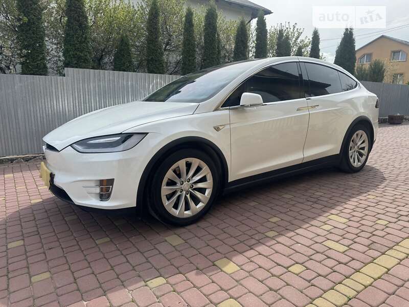 Tesla Model x (2016)