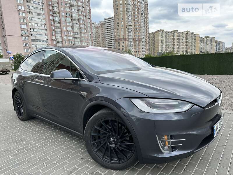 Tesla Model x (2016)