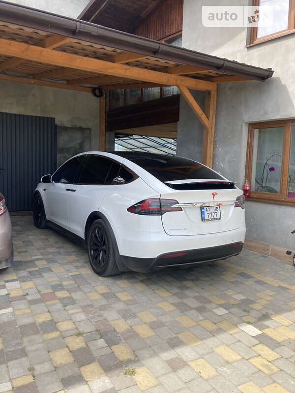 Tesla Model x (2016)